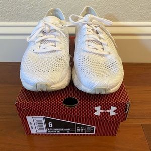 Under Armour W HOVR Sonic NC - Size 6